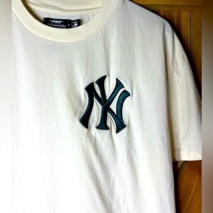 Pro Standard New York Yankees MLB Essential Logo Tee Size Small